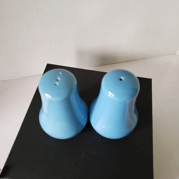 Vintage Kingswear Pottery Blue Seashore/Birds Salt/Pepper Shakers. - Picture 3 of 6
